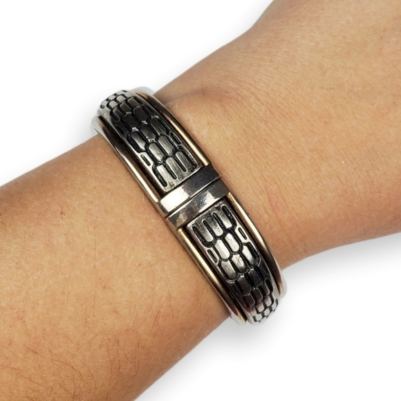 Fish Scale Cuff Bracelet Etched Clamper Dark Silver Tone Tapered Oval Vintage 7" - Picture 5 of 5